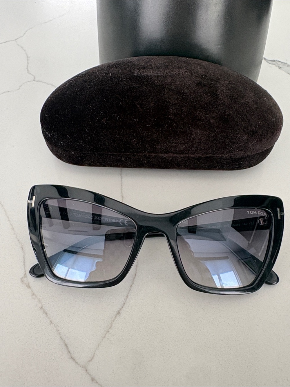 Tom Ford Black Frame Vanessa TF555 01B 55-19 140-2 with Gray Gradient Lenses